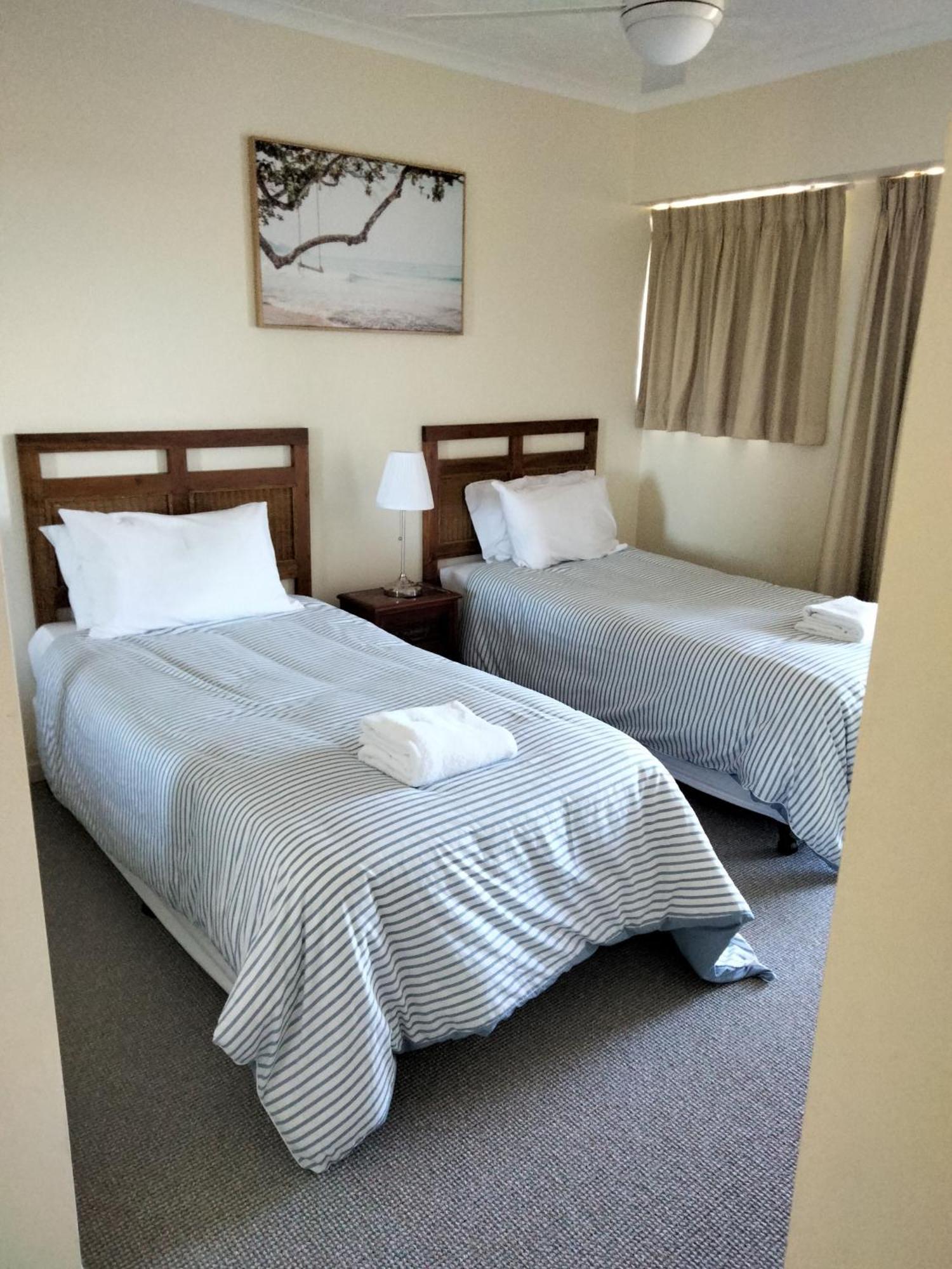 Moorings Beach Resort Caloundra Buitenkant foto