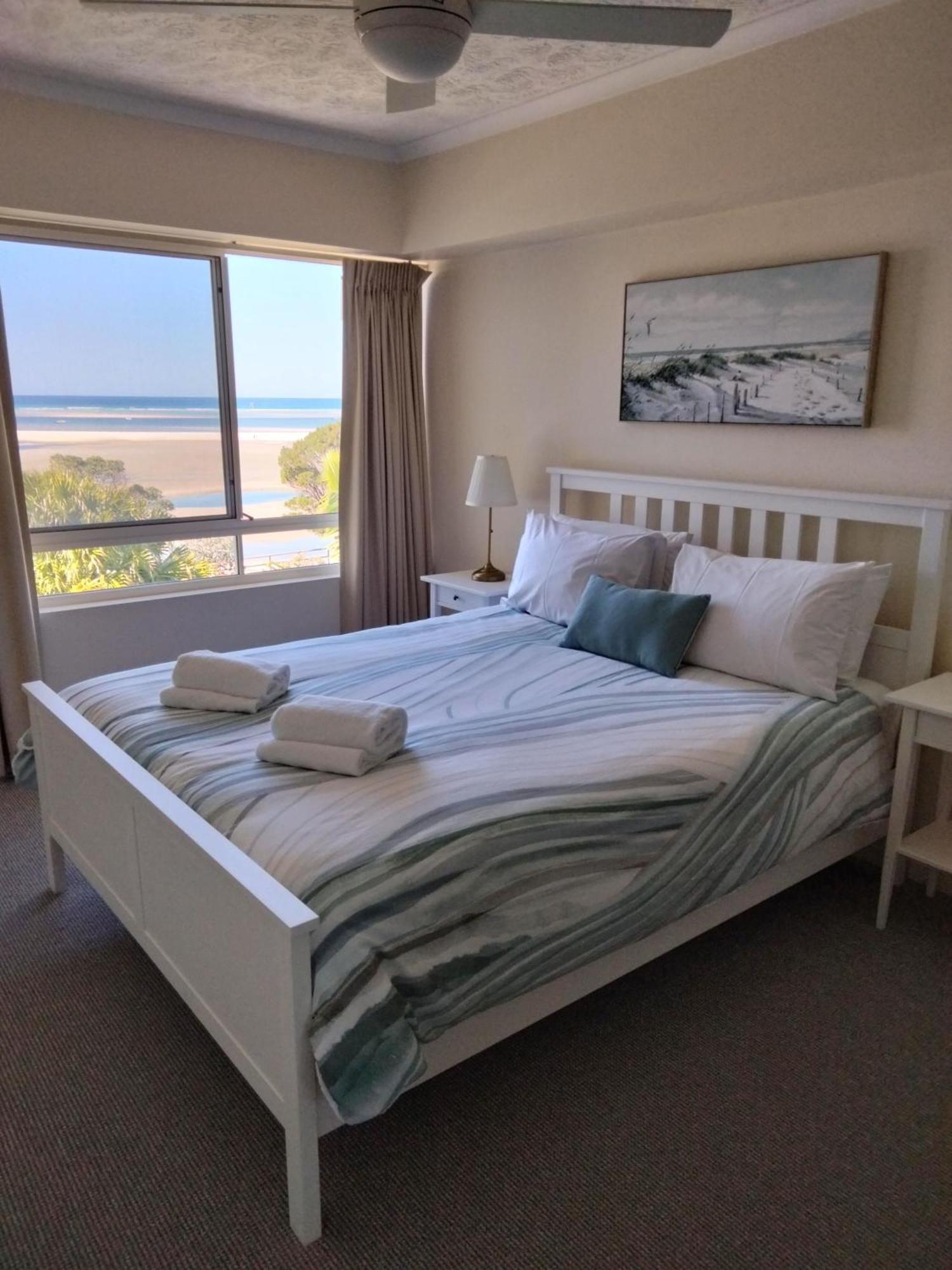 Moorings Beach Resort Caloundra Buitenkant foto